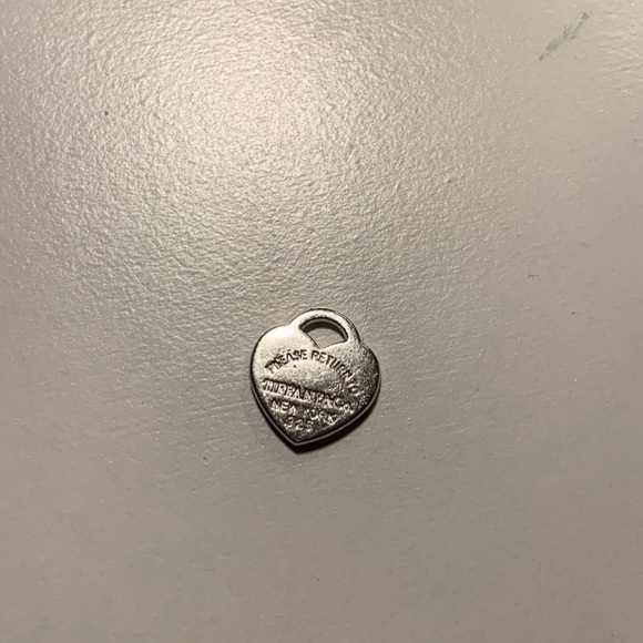 Micro Tiffany & Co. Heart Charm - Picture 3 of 6